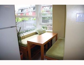 Photo 4: 2210 ST GEORGE Street in Vancouver: Mount Pleasant VE Townhouse for sale (Vancouver East)  : MLS®# V783723
