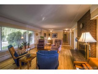 Photo 2: 4149 Torquay Dr in VICTORIA: SE Lambrick Park House for sale (Saanich East)  : MLS®# 683143