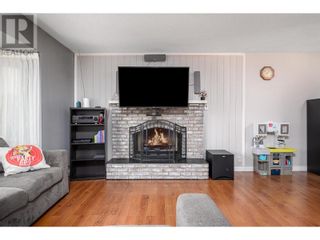 Photo 3: 1202 43 Avenue in Vernon: House for sale : MLS®# 10308013