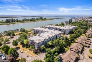 Photo 2: 424 4600 WESTWATER DRIVE in Richmond: Steveston South Condo for sale : MLS®# R2798940