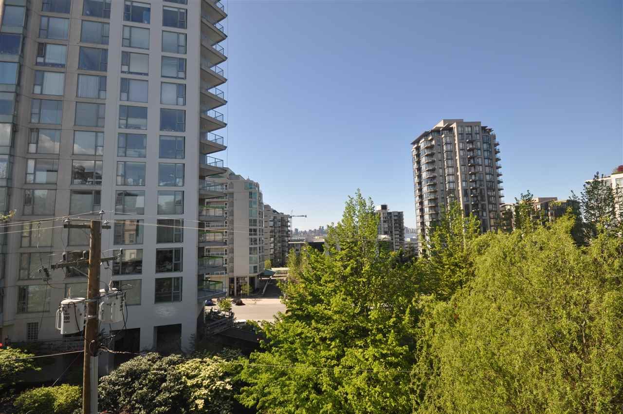 Main Photo: 304 131 W 3RD STREET in : Lower Lonsdale Condo for sale : MLS®# R2354415