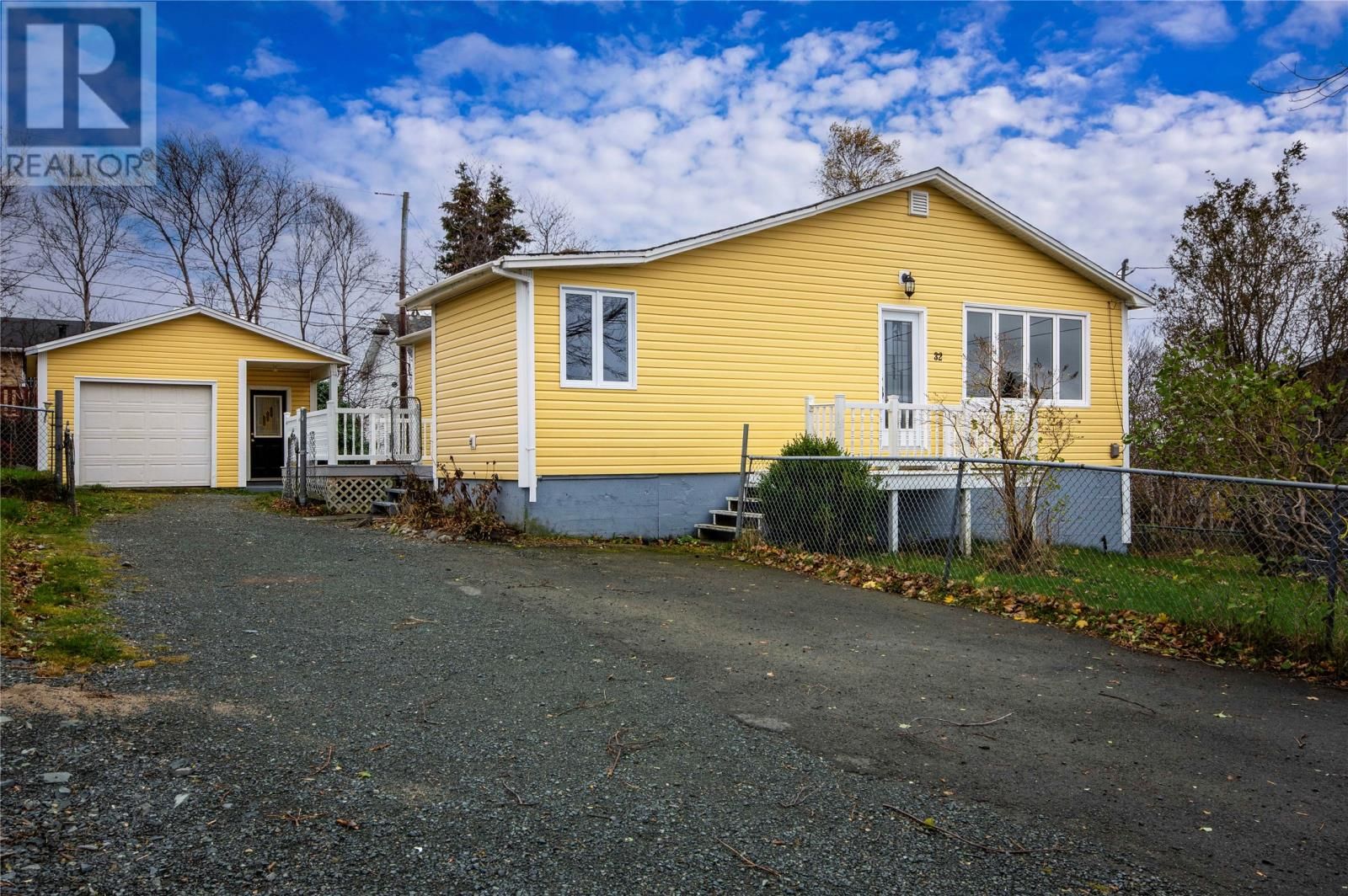 Main Photo: 32 Uplands Road in Conception Bay South: House for sale : MLS®# 1265750