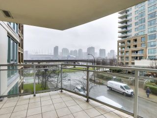 Photo 12: 301 120 MILROSS Avenue in Vancouver: Downtown VE Condo for sale in "BRIGHTON BY BOSA" (Vancouver East)  : MLS®# R2643325