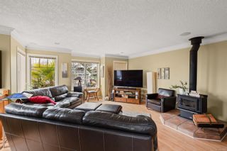Photo 10: 477 Sturdee St in Esquimalt: Es Saxe Point Half Duplex for sale : MLS®# 902823