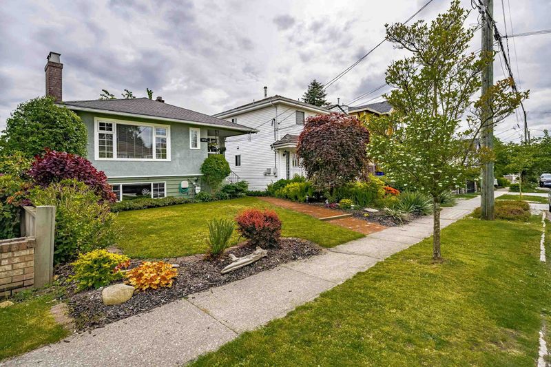 FEATURED LISTING: 3376 44TH Avenue East Vancouver
