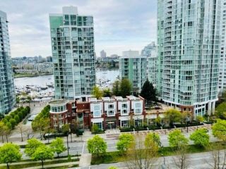 Photo 3: 1603 1009 EXPO Boulevard in Vancouver: Yaletown Condo for sale in "Landmark 33" (Vancouver West)  : MLS®# R2682866