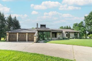 Main Photo: 221 BLUEGRASS Road in Springfield Rm: RM of Springfield Residential for sale (R04)  : MLS®# 202301879