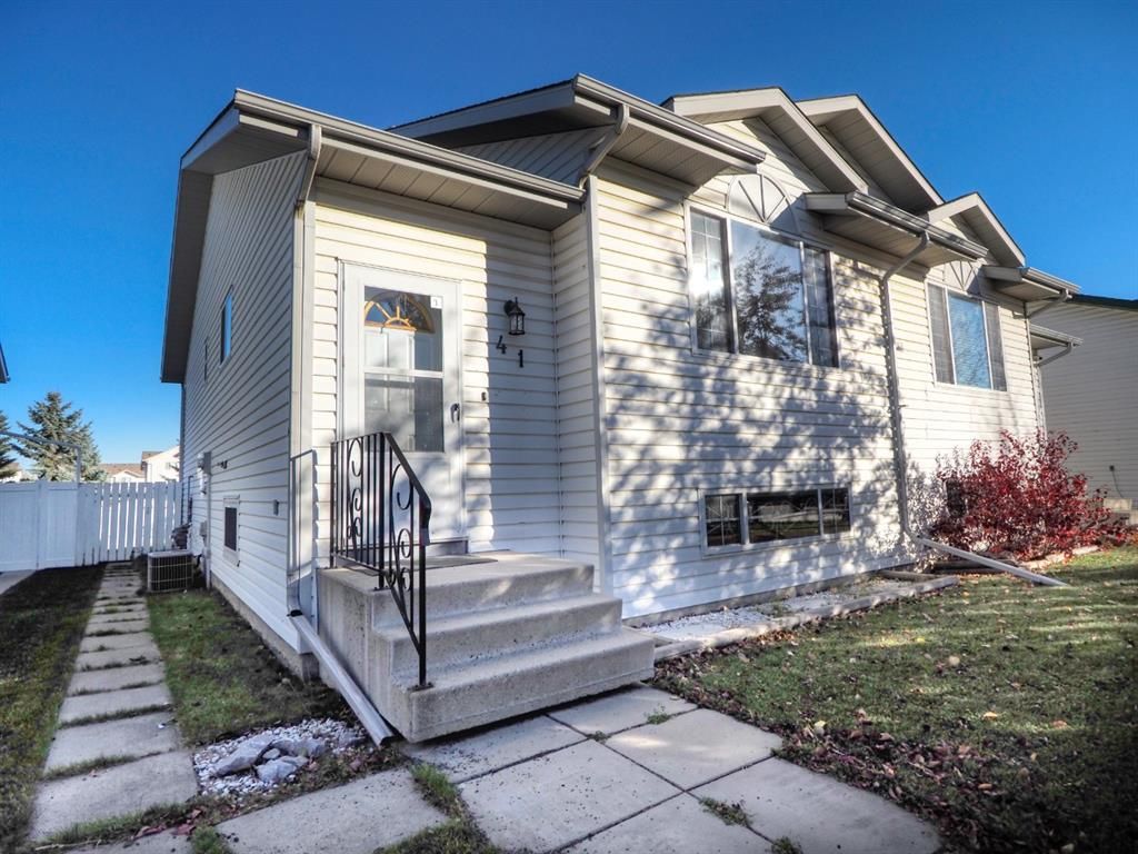 Main Photo: 41 Kentwood Drive: Red Deer Semi Detached for sale : MLS®# A1156367