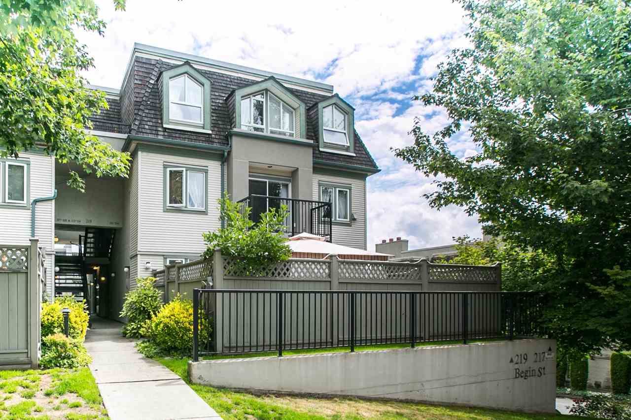 Main Photo: 101 219 BEGIN Street in Coquitlam: Maillardville Townhouse for sale in "PLACE FOUNTAINEBLEU" : MLS®# R2090733