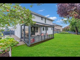 Photo 4: 18531 56A Avenue in Surrey: Cloverdale BC House for sale (Cloverdale)  : MLS®# R2871276