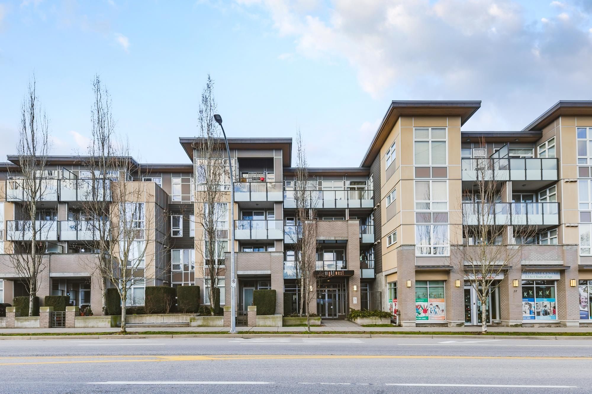 Main Photo: 411 55 EIGHTH Avenue in New Westminster: GlenBrooke North Condo for sale in "EIGHT WEST" : MLS®# R2658498