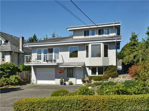 Main Photo: 4008 White Rock St in VICTORIA: SE Ten Mile Point House for sale (Saanich East)  : MLS®# 709431