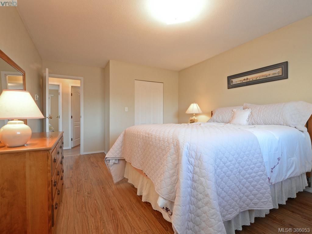 Photo 12: Photos: 11 Quincy St in VICTORIA: VR Hospital House for sale (View Royal)  : MLS®# 775790