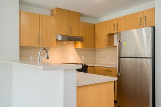 Photo 4: 310 300 KLAHANIE Drive in Port Moody: Port Moody Centre Condo for sale in "TIDES" : MLS®# R2779830