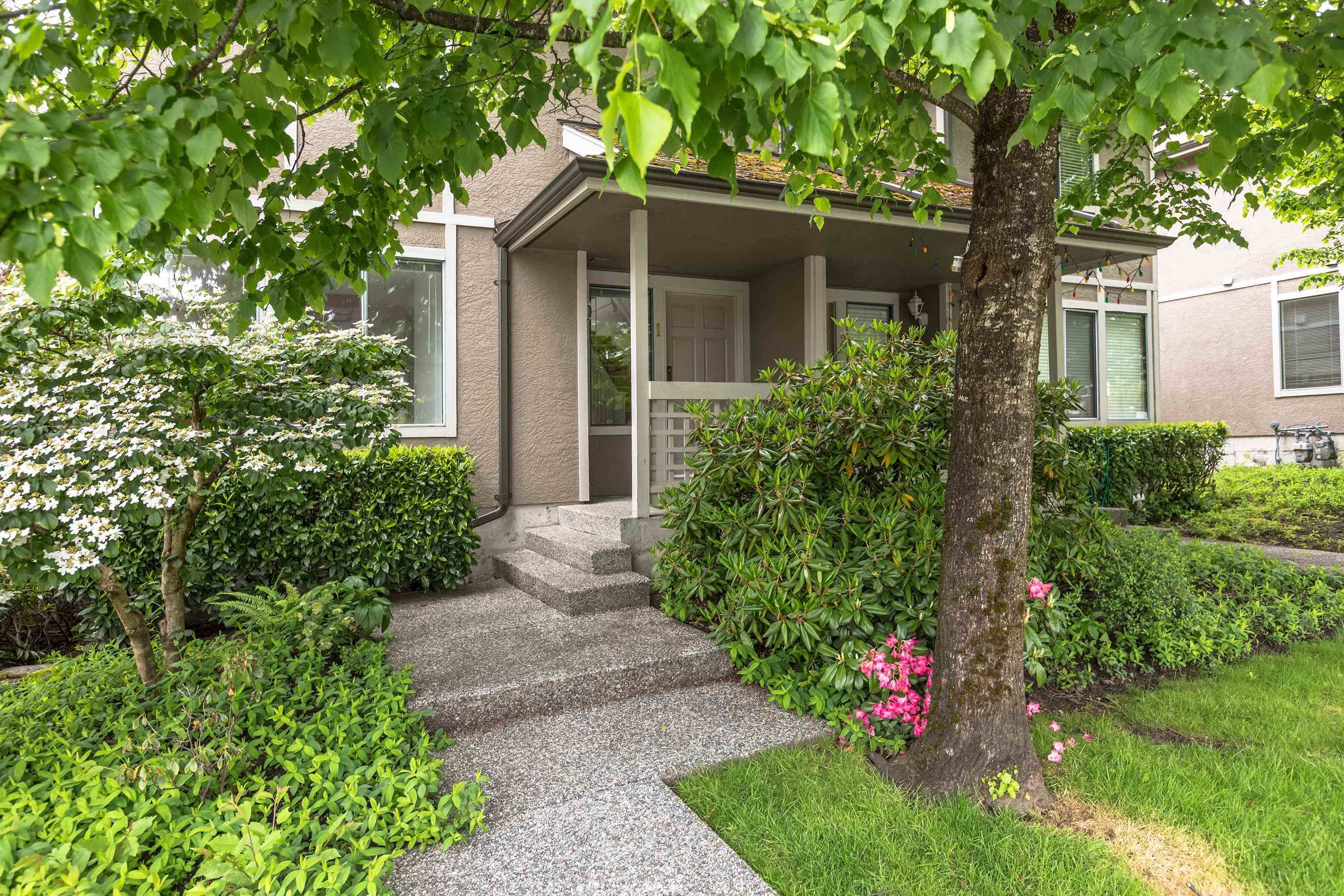 Main Photo: 1 2133 ST. GEORGES Avenue in North Vancouver: Central Lonsdale Townhouse for sale in "Georgian Court" : MLS®# R2694637