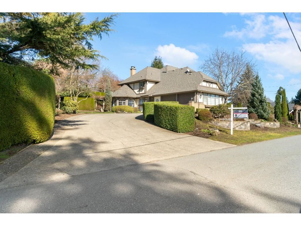 Main Photo: 34877 HAMON Drive in Abbotsford: Abbotsford East House for sale : MLS®# R2675101