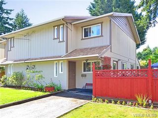 Photo 1: 561B Acland Ave in VICTORIA: Co Wishart North Half Duplex for sale (Colwood)  : MLS®# 642319