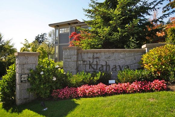 Main Photo: 2403 SHADBOLT Lane in West Vancouver: Panorama Village Townhouse for sale in "KLAHAYA" : MLS®# V851298