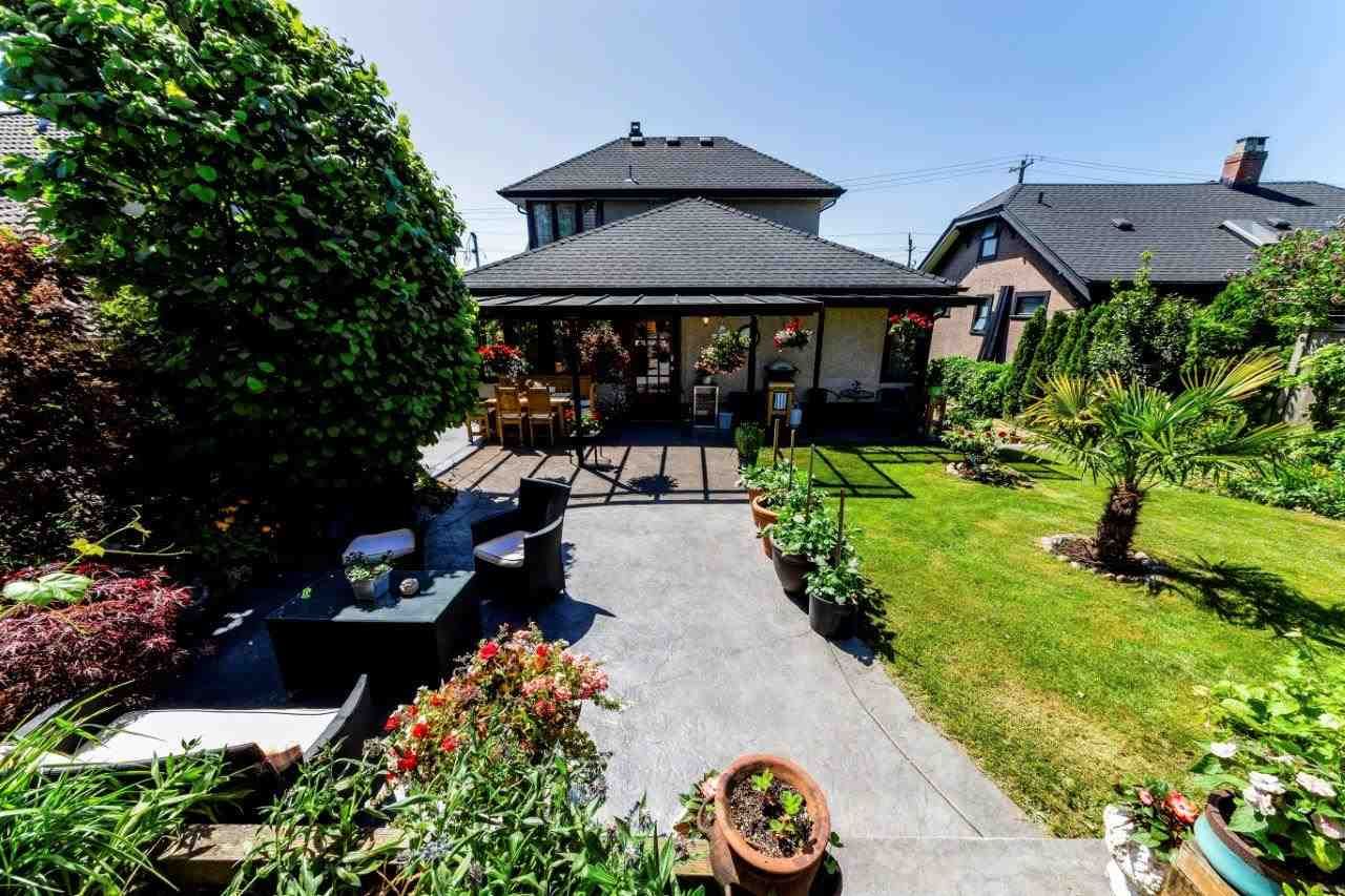 Main Photo: 726 E 4TH STREET in North Vancouver: Queensbury House for sale : MLS®# R2340355