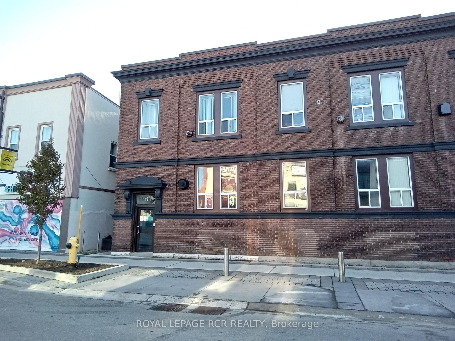 Main Photo: 204 19 Dunlop Street in Barrie: City Centre House (Apartment) for lease : MLS®# S7320616
