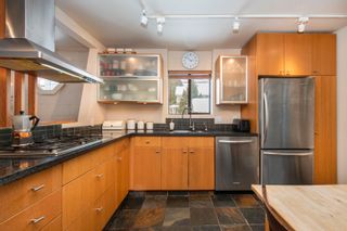 Photo 10: 618 E 17TH Street in North Vancouver: Boulevard House for sale : MLS®# R2758599