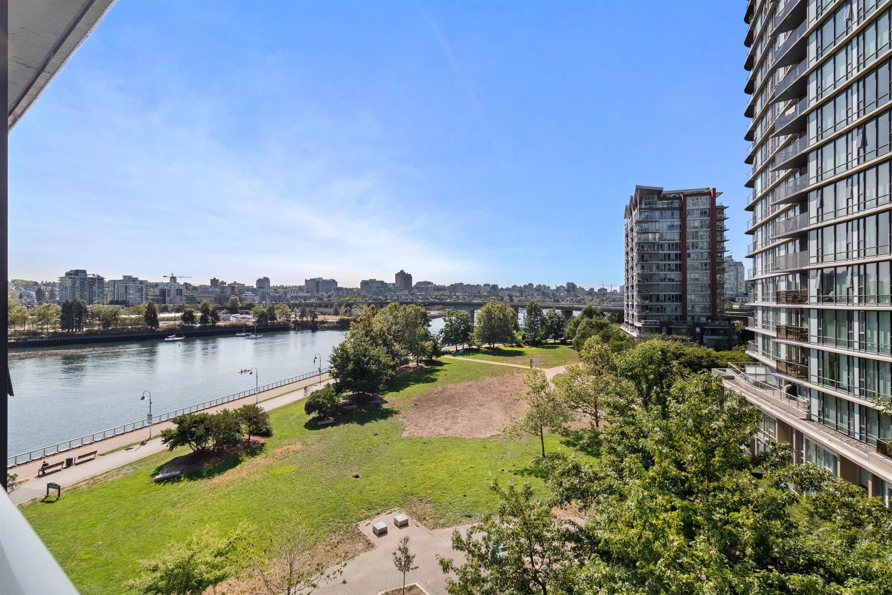 Main Photo: 705 8 SMITHE Mews in Vancouver: Yaletown Condo for sale (Vancouver West)  : MLS®# R2612133