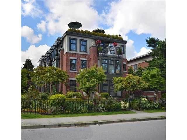 Main Photo: 2010 W 1ST Avenue in Vancouver: Kitsilano Townhouse for sale in "THE TOWNHOMES ON MAPLE" (Vancouver West)  : MLS®# V892191