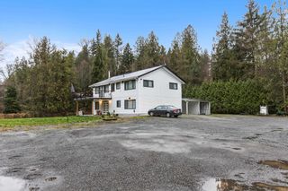 Photo 2: 8355 264 Street in Langley: County Line Glen Valley House for sale : MLS®# R2870124