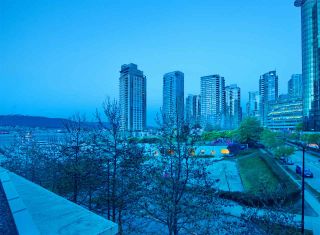 Photo 6: 404 499 BROUGHTON Street in Vancouver: Coal Harbour Condo for sale in "The Denia Waterfront Place" (Vancouver West)  : MLS®# R2260501