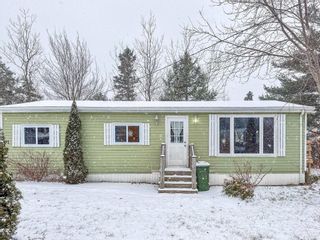 Photo 1: 91 Cedarwood Crescent in New Minas: Kings County Residential for sale (Annapolis Valley)  : MLS®# 202301597