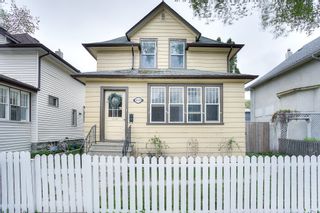 Photo 1: 618 Warsaw Avenue in Winnipeg: Crescentwood Single Family Detached for sale (1B)  : MLS®# 202112451