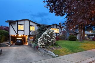 Photo 2: 19321 116B Avenue in Pitt Meadows: South Meadows House for sale in "South Meadows" : MLS®# R2694101