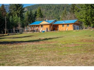 Photo 13: 2621 HIGHWAY 3A in Castlegar: House for sale : MLS®# 2475835