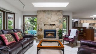 Photo 2: 1373 W Treebank Rd in Esquimalt: Es Kinsmen Park House for sale : MLS®# 874282