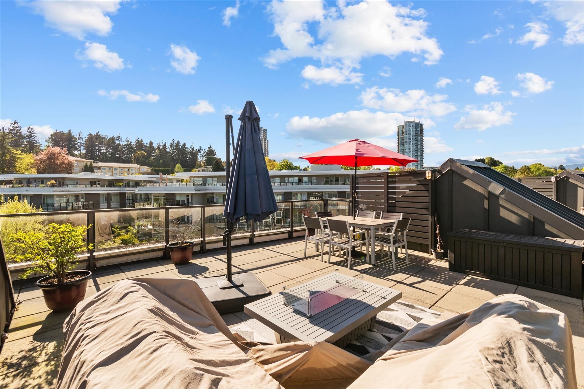 Main Photo: 417 22 E ROYAL Avenue in New Westminster: Fraserview NW Condo for sale : MLS®# R2870971