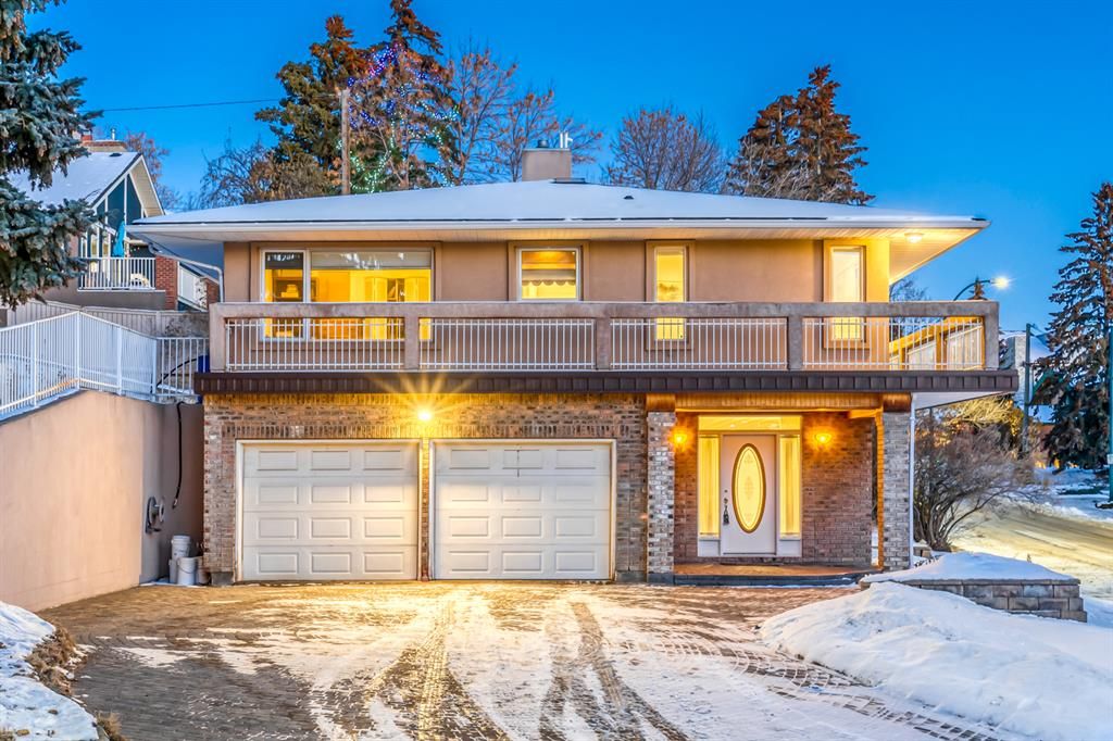 Main Photo: 1736 12 Avenue NW in Calgary: Hounsfield Heights/Briar Hill Detached for sale : MLS®# A2015534