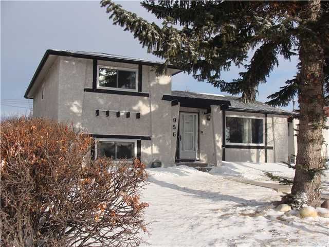Main Photo: 956 MARPOLE Road NE in CALGARY: Marlborough Residential Detached Single Family for sale (Calgary)  : MLS®# C3595046