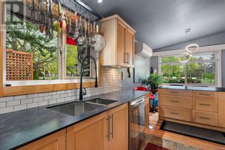 Photo 7: 1804 Richardson St in Victoria: House for sale : MLS®# 960197