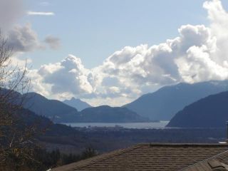 Photo 2: 18 1026 GLACIER VIEW Drive in Squamish: Garibaldi Highlands Townhouse for sale in "SEASONVIEW" : MLS®# V1011095