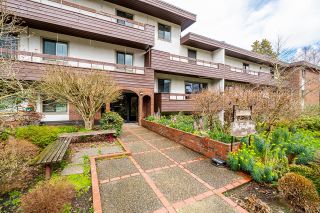 Photo 1: 303 2025 W 2ND Avenue in Vancouver: Kitsilano Condo for sale in "THE SEABREEZE" (Vancouver West)  : MLS®# R2762774