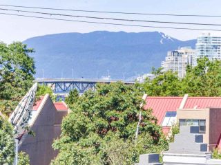Photo 4: 2247 OAK Street in Vancouver: Fairview VW Townhouse for sale in "The Sixth Estates" (Vancouver West)  : MLS®# R2175723