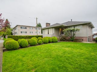 Photo 3: 1384 E 63RD Avenue in Vancouver: South Vancouver House for sale (Vancouver East)  : MLS®# R2057224