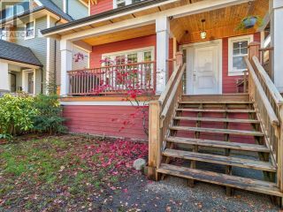 Photo 2: 1214 E 11TH AVENUE in Vancouver: House for sale : MLS®# R2833430