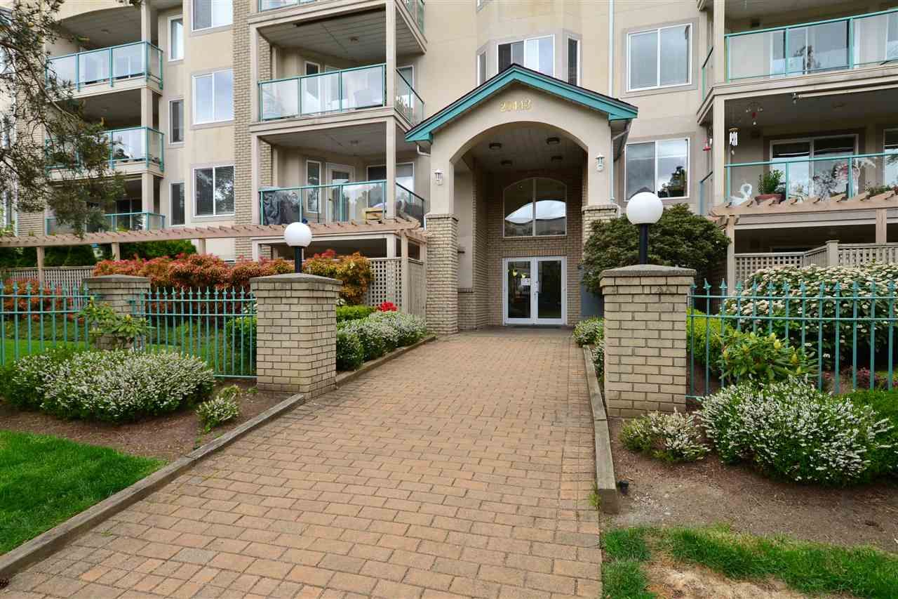 Main Photo: 104 20443 53RD Avenue in Langley: Langley City Condo for sale in "Countryside Estates" : MLS®# R2415848