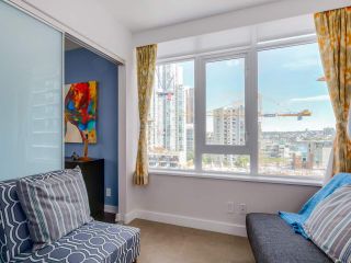 Photo 9: 905 1372 SEYMOUR Street in Vancouver: Downtown VW Condo for sale in "THE MARK" (Vancouver West)  : MLS®# R2077192