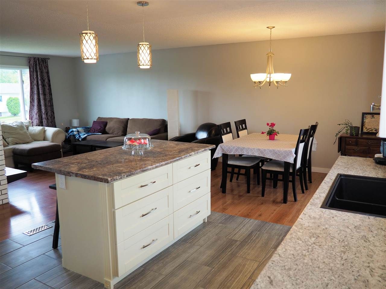 Photo 6: Photos: 204 CLARK Crescent in Prince George: Heritage House for sale (PG City West (Zone 71))  : MLS®# R2074660