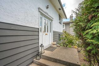 Photo 2: 589 Kay St in Saanich: SW Glanford House for sale (Saanich West)  : MLS®# 960874