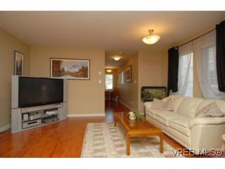 Photo 4: 104 842 Brock Ave in VICTORIA: La Langford Proper Row/Townhouse for sale (Langford)  : MLS®# 507331