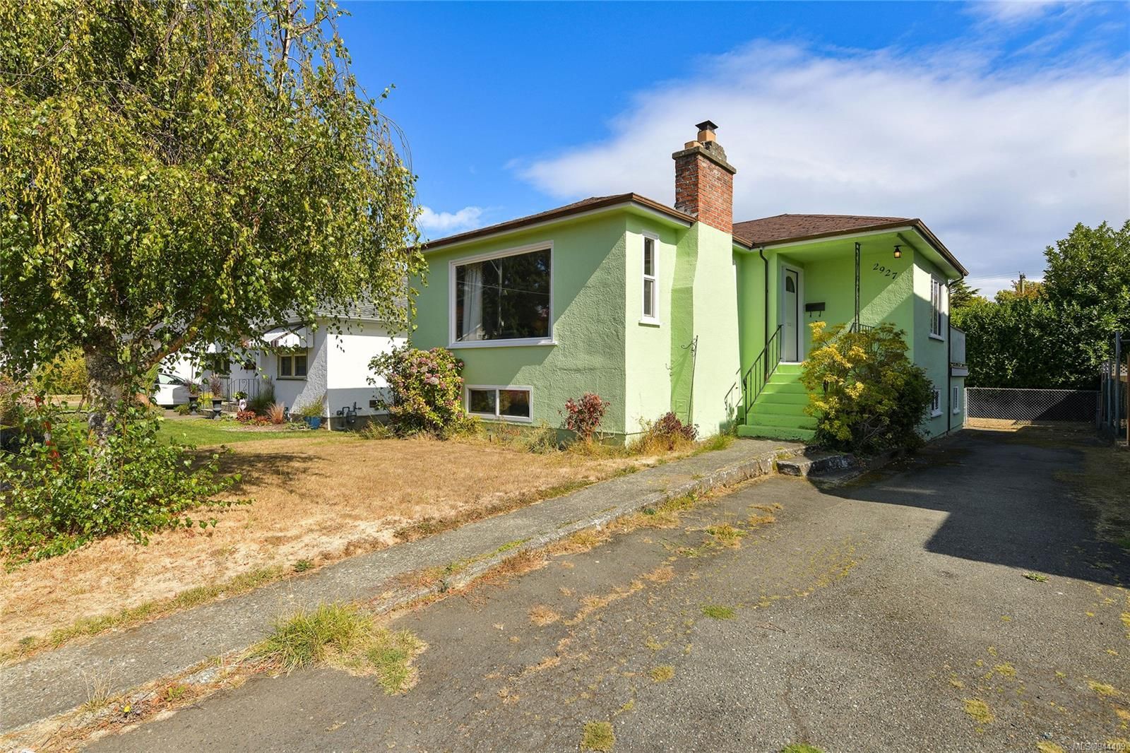 Main Photo: 2927 Shakespeare St in Victoria: Vi Oaklands House for sale : MLS®# 944409