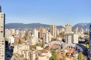 Photo 5: 2203 907 BEACH Avenue in Vancouver: Yaletown Condo for sale in "CORAL COURT" (Vancouver West)  : MLS®# R2567727